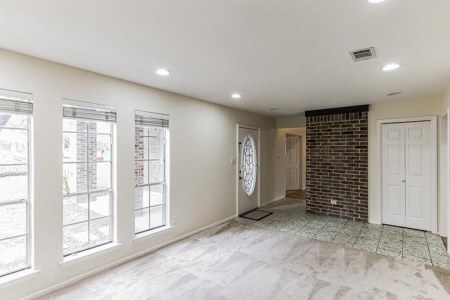 2203 Farnswood CIR