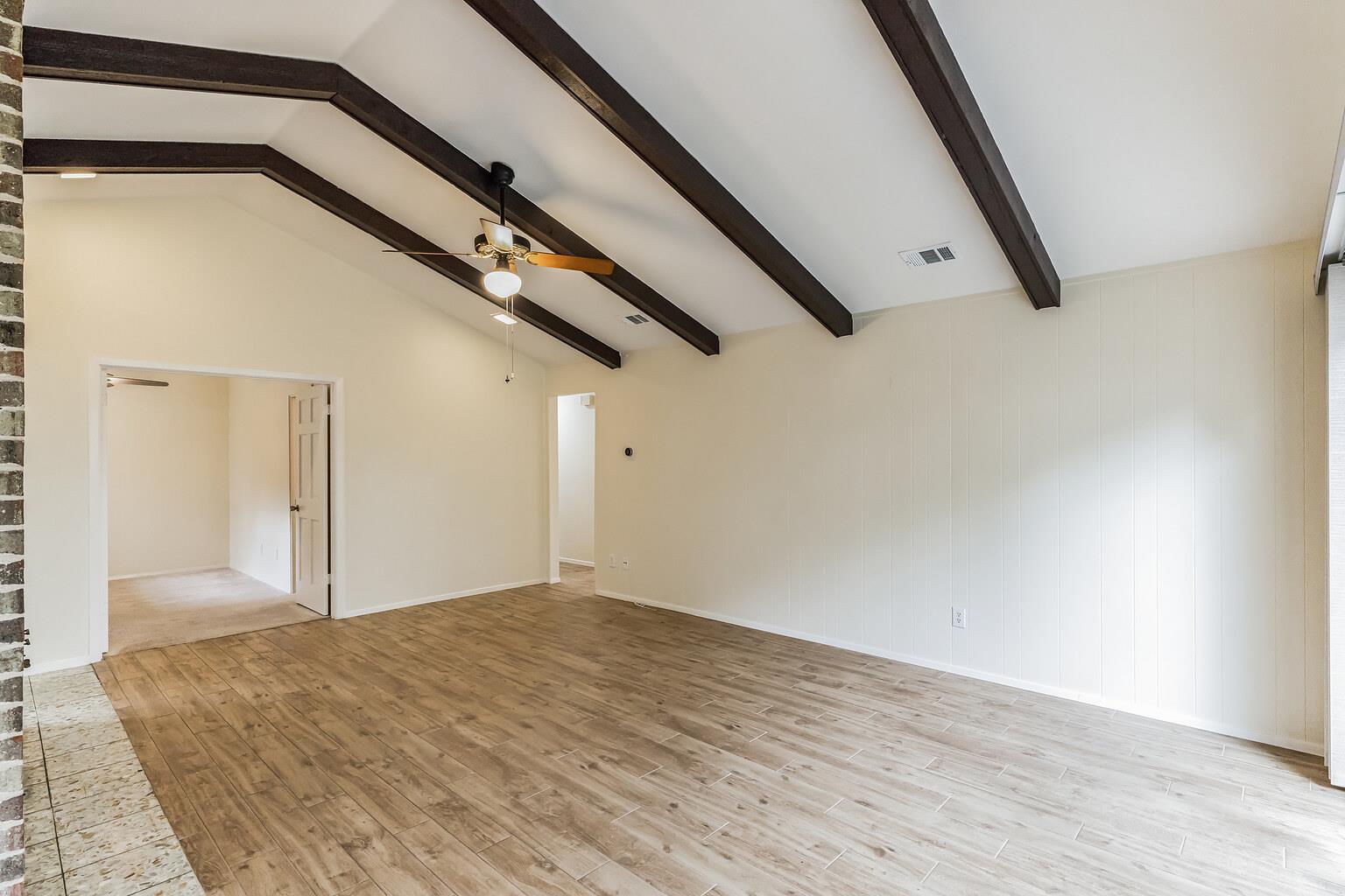 2203 Farnswood CIR