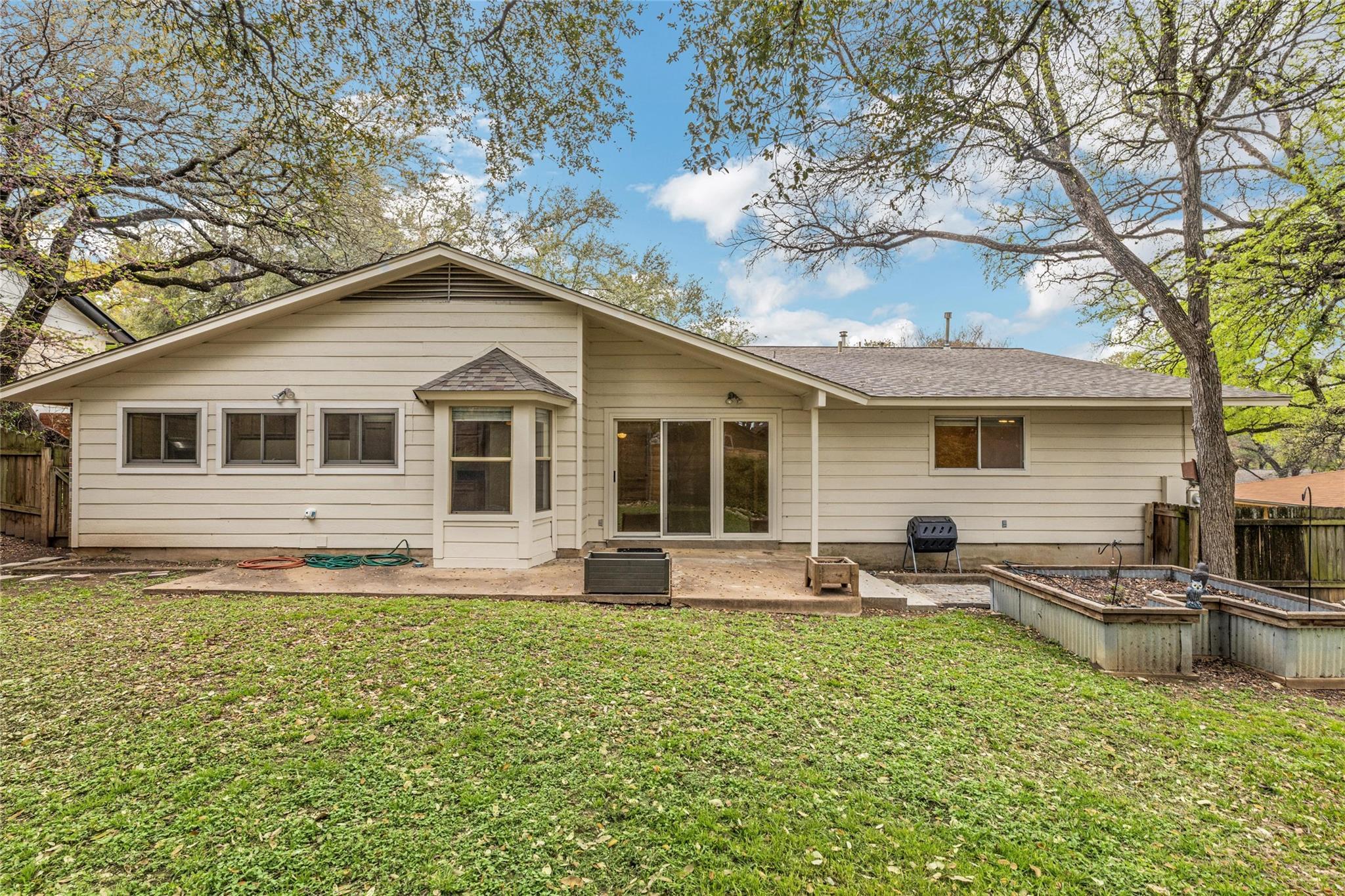 2203 Farnswood CIR