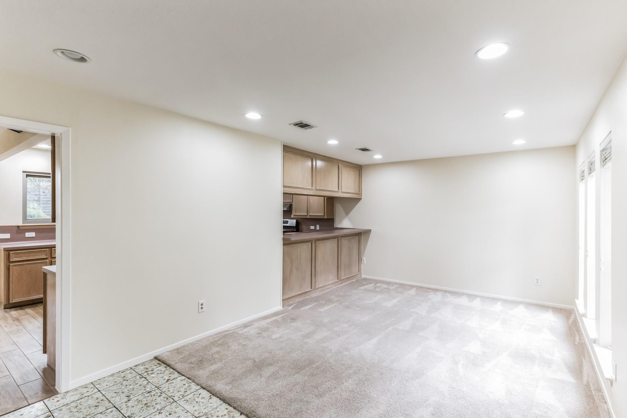 2203 Farnswood CIR