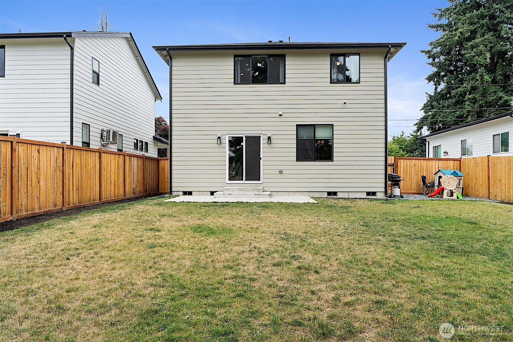 10111 12th Avenue E