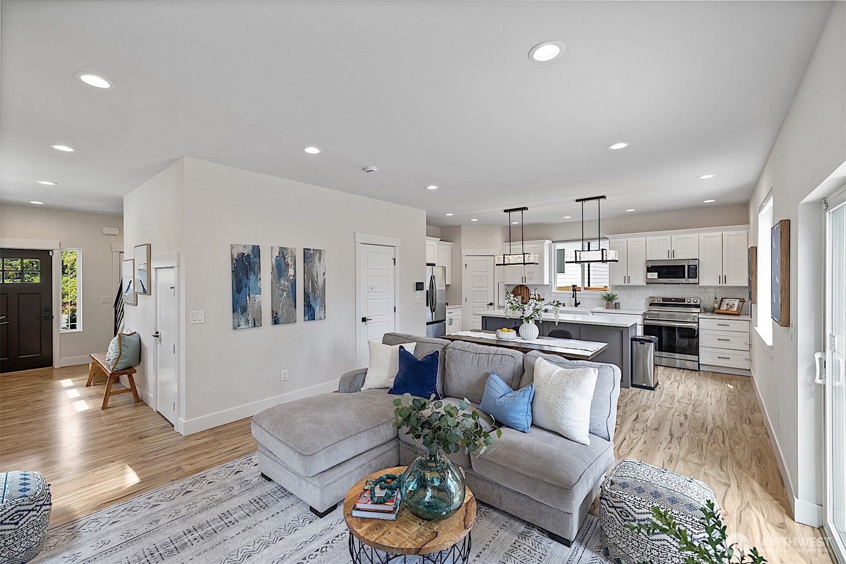 10111 12th Avenue E