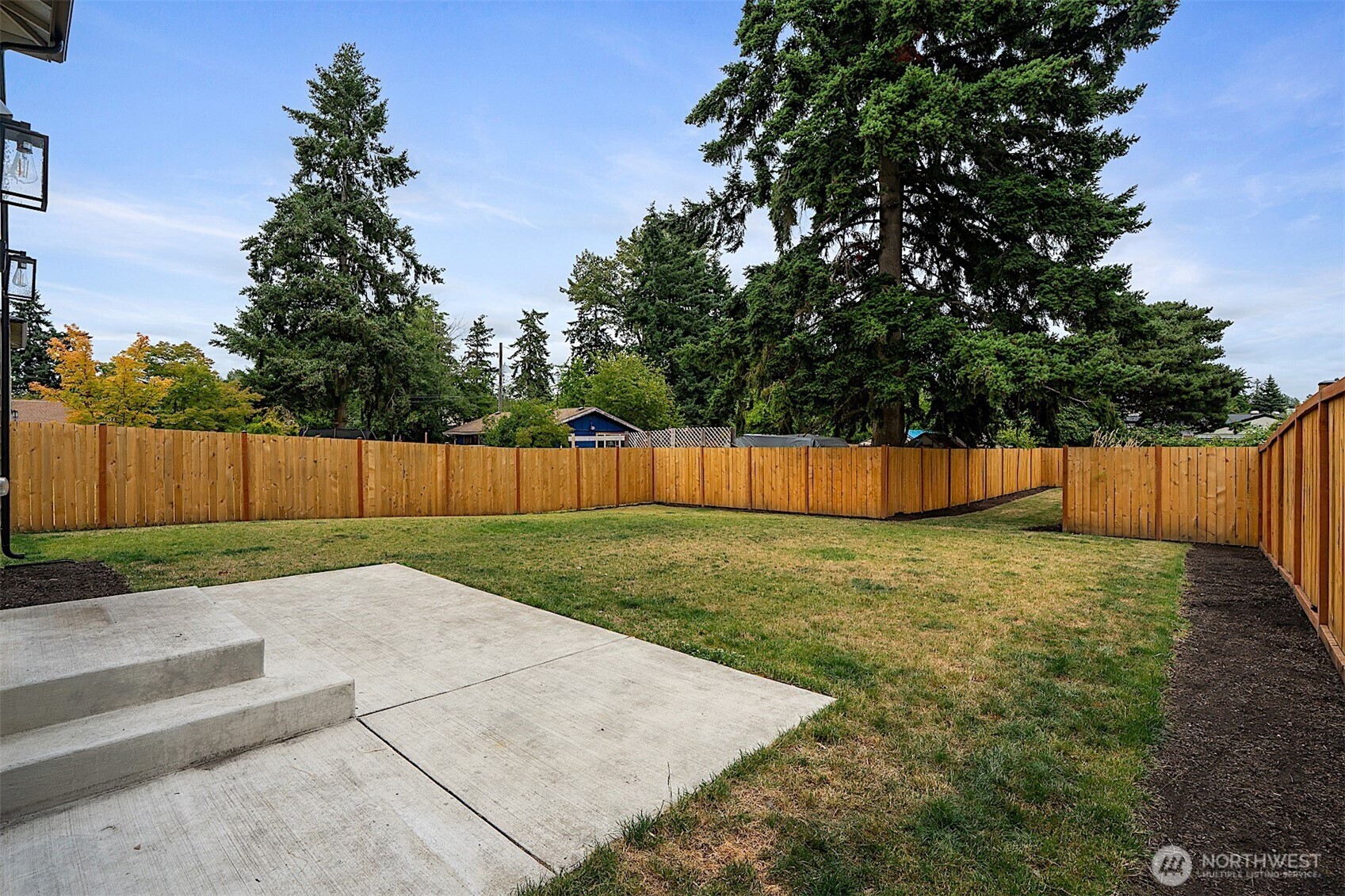 10111 12th Avenue E