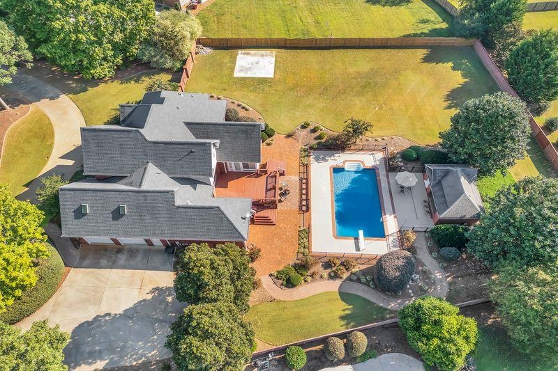 137 Clearcreek Drive