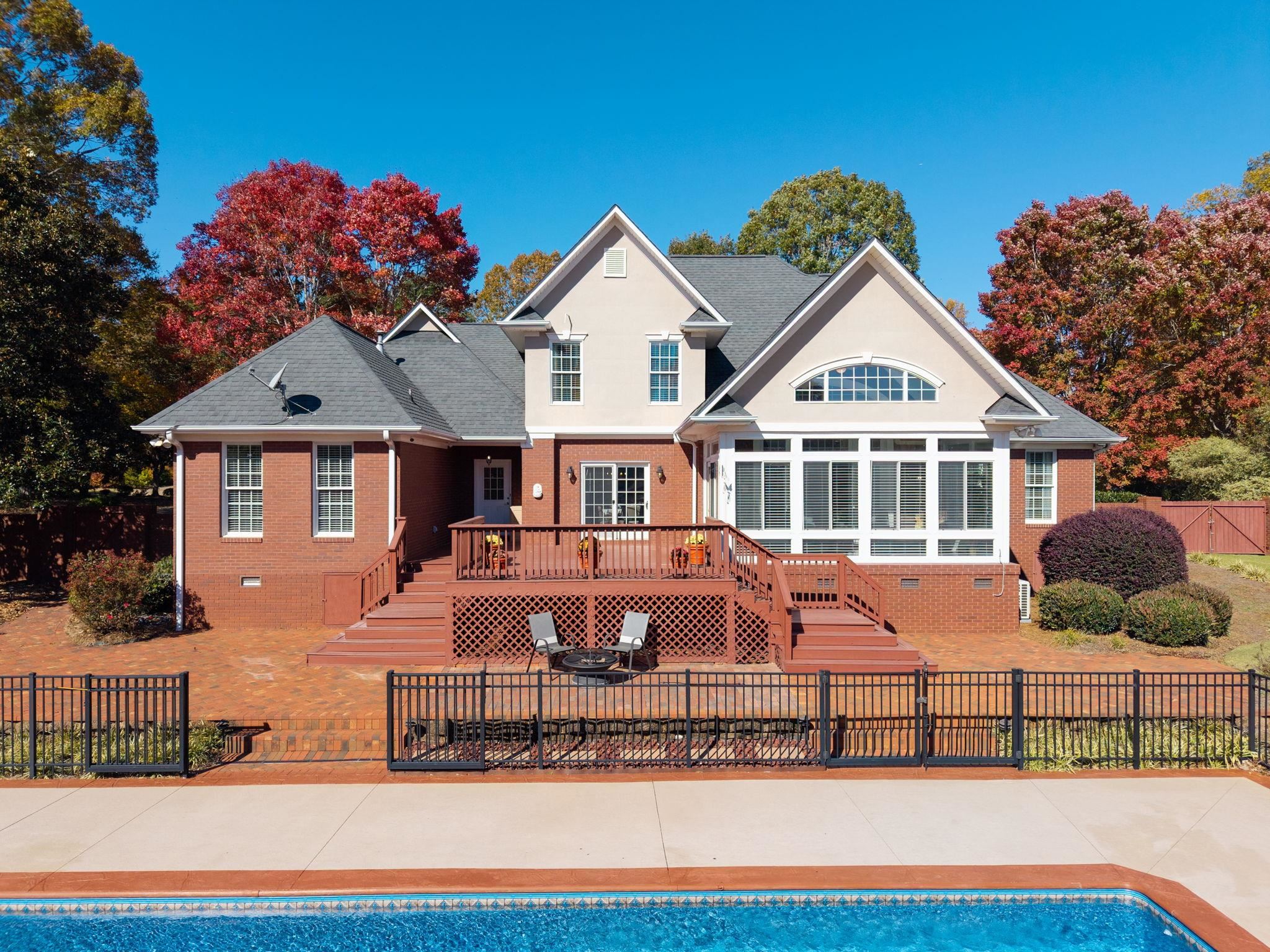 137 Clearcreek Drive