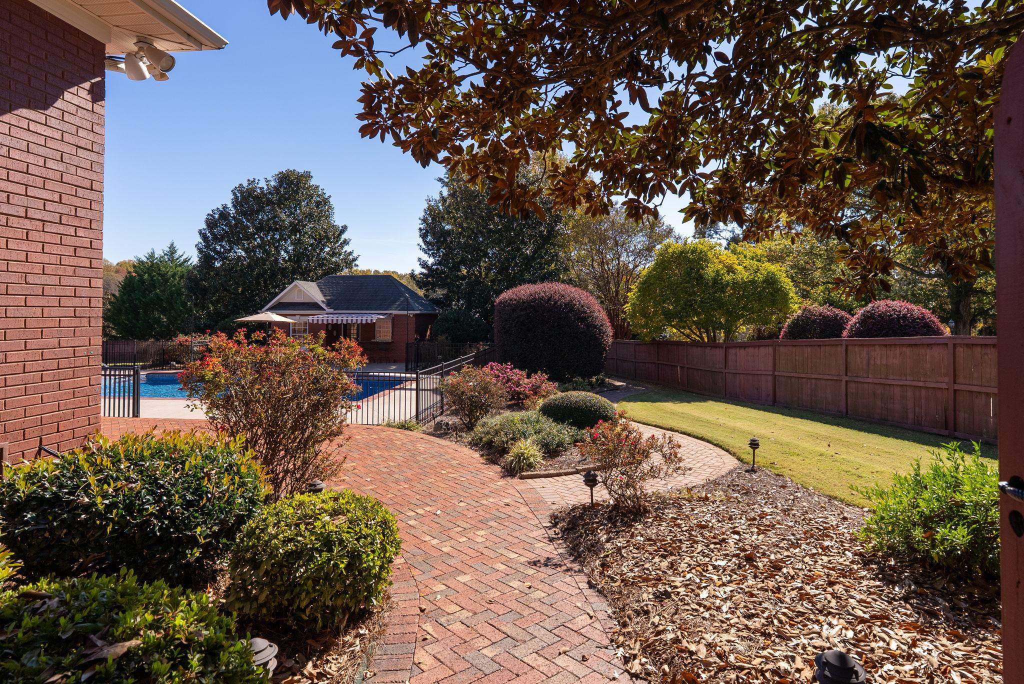 137 Clearcreek Drive