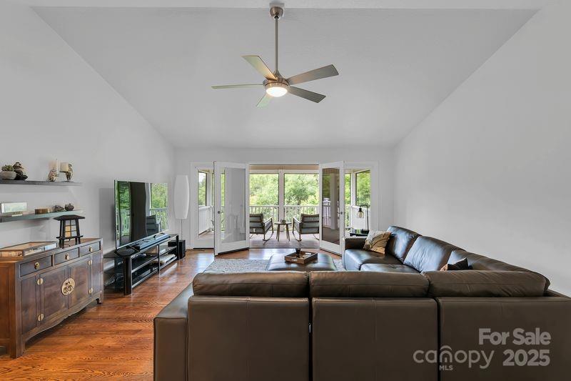 156 Circle Top Drive