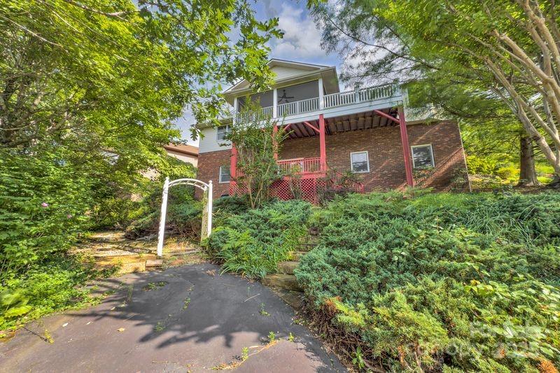 156 Circle Top Drive