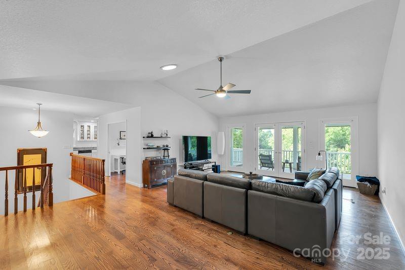 156 Circle Top Drive