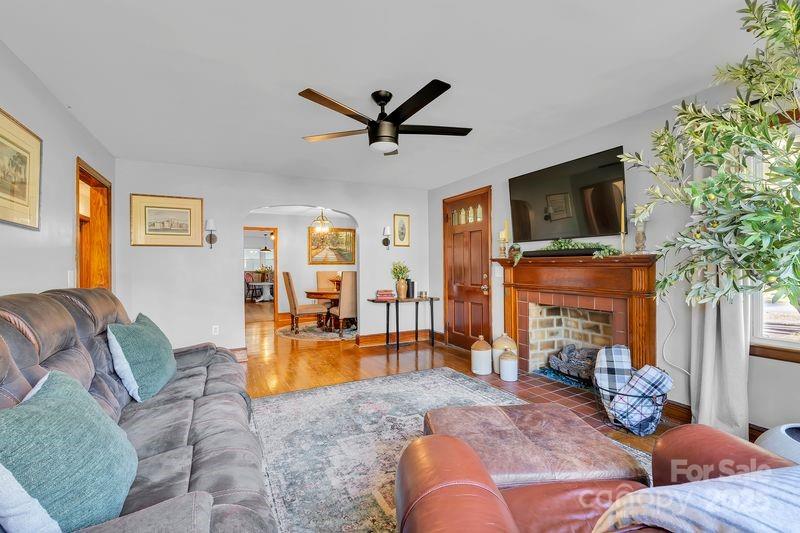 121 Anderson Avenue