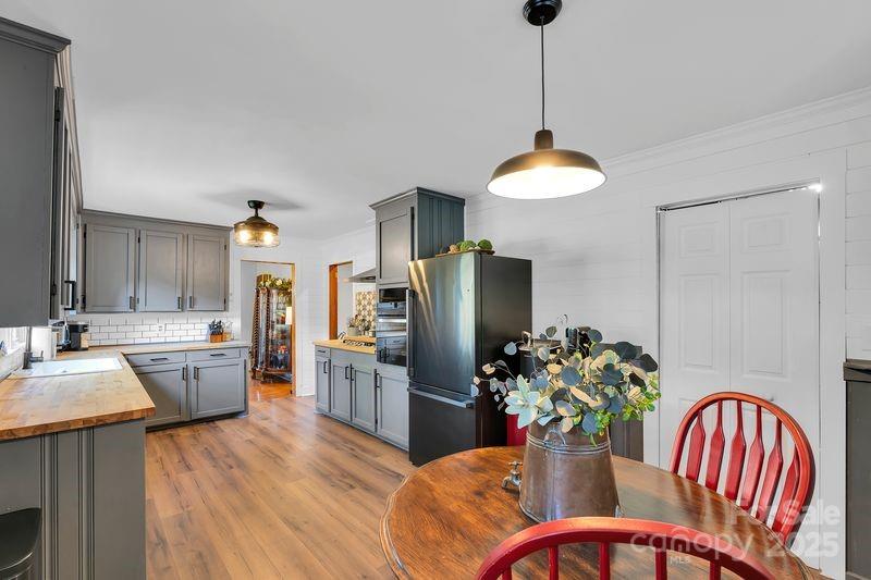 121 Anderson Avenue