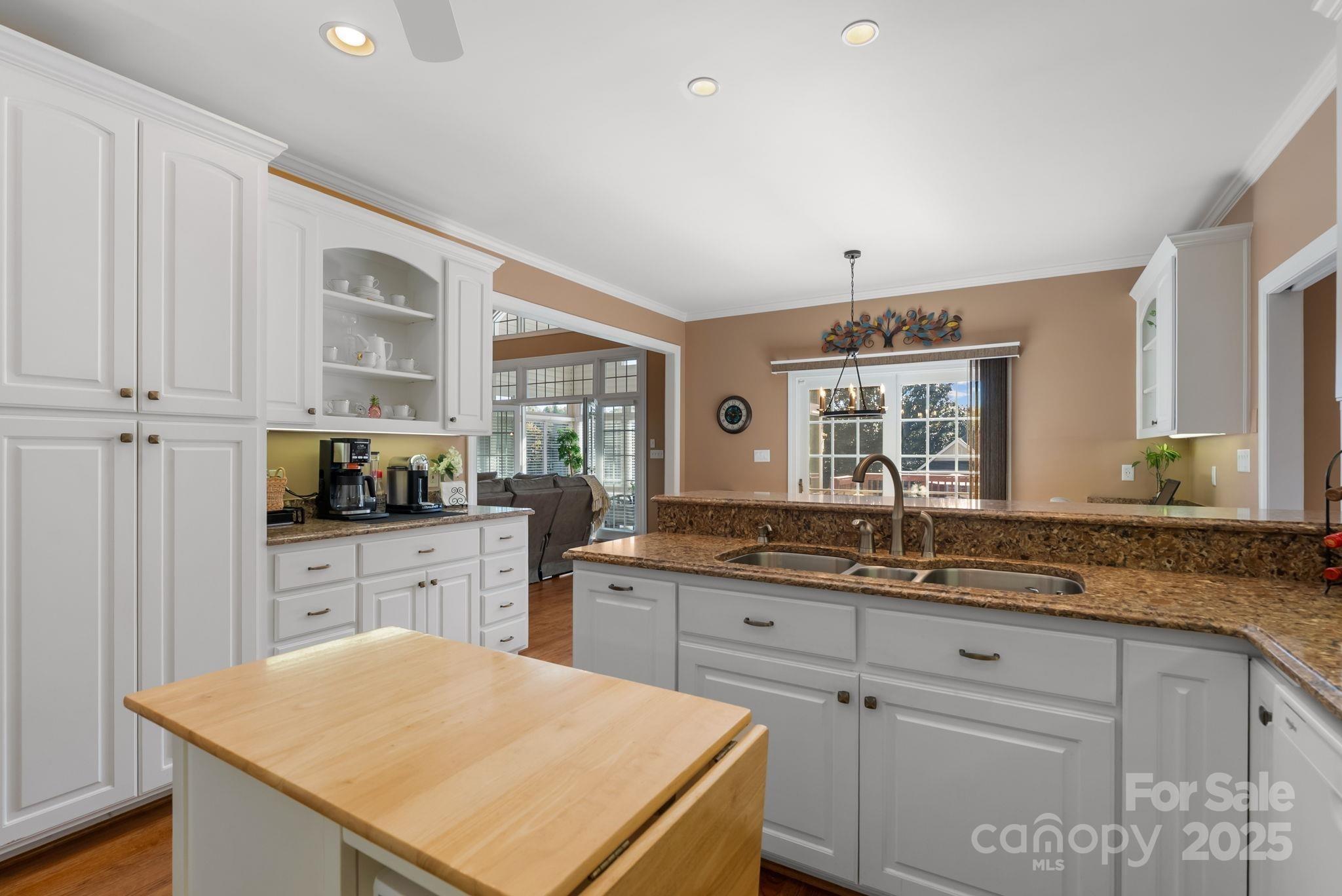 137 Clearcreek Drive