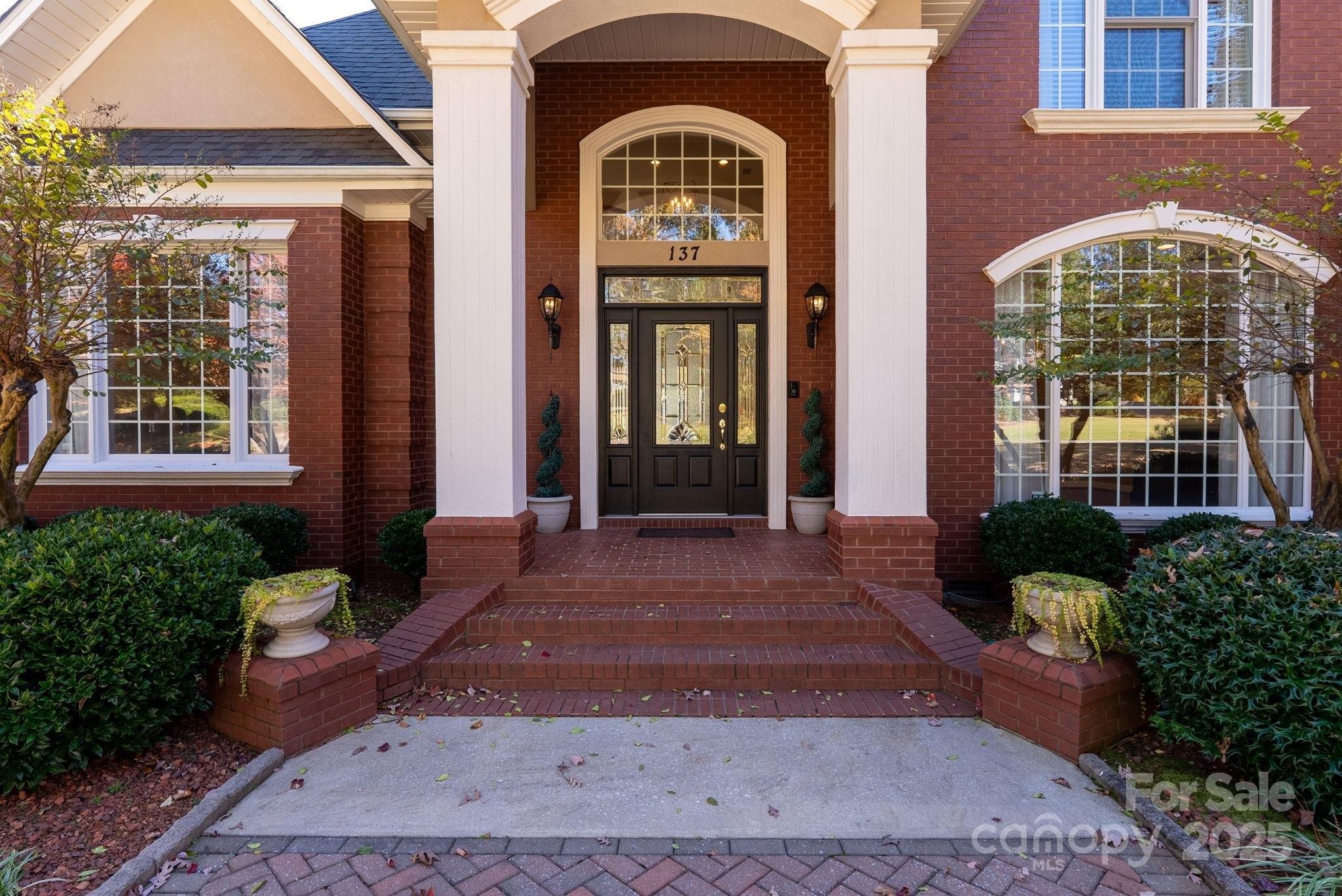 137 Clearcreek Drive