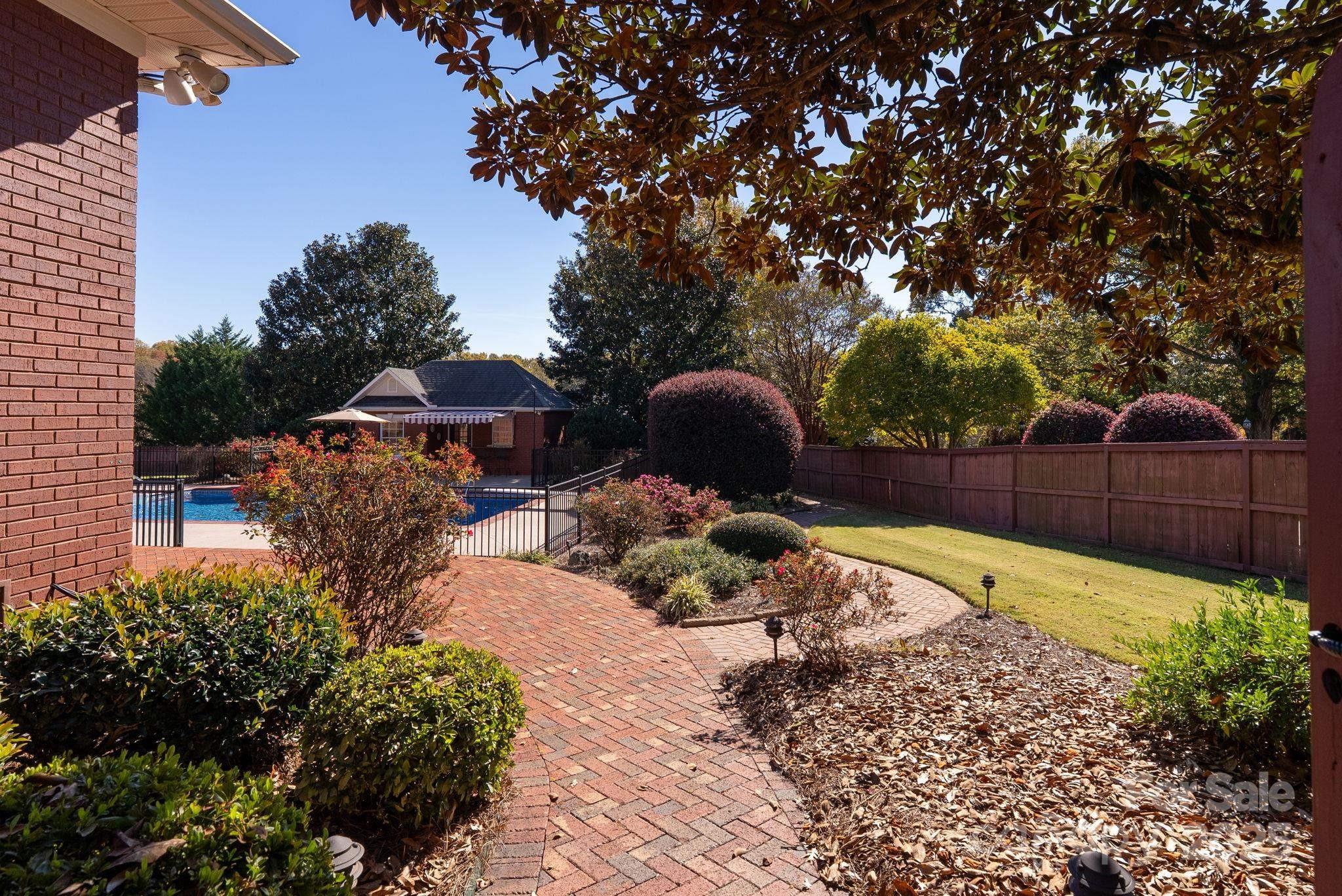 137 Clearcreek Drive