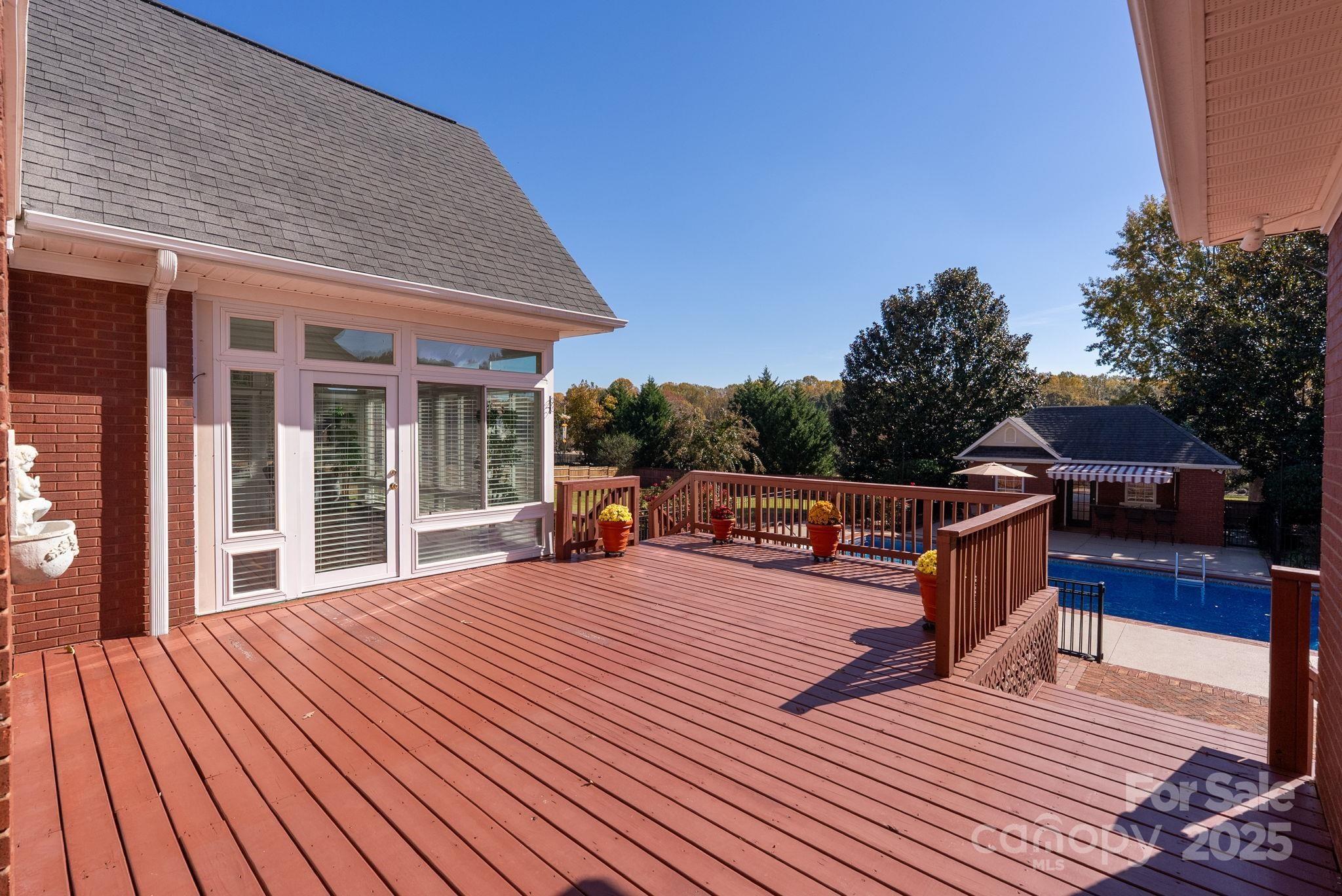 137 Clearcreek Drive