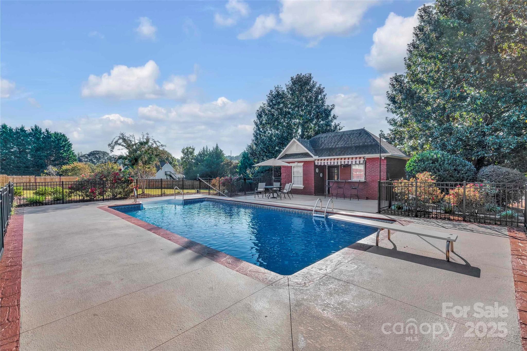 137 Clearcreek Drive