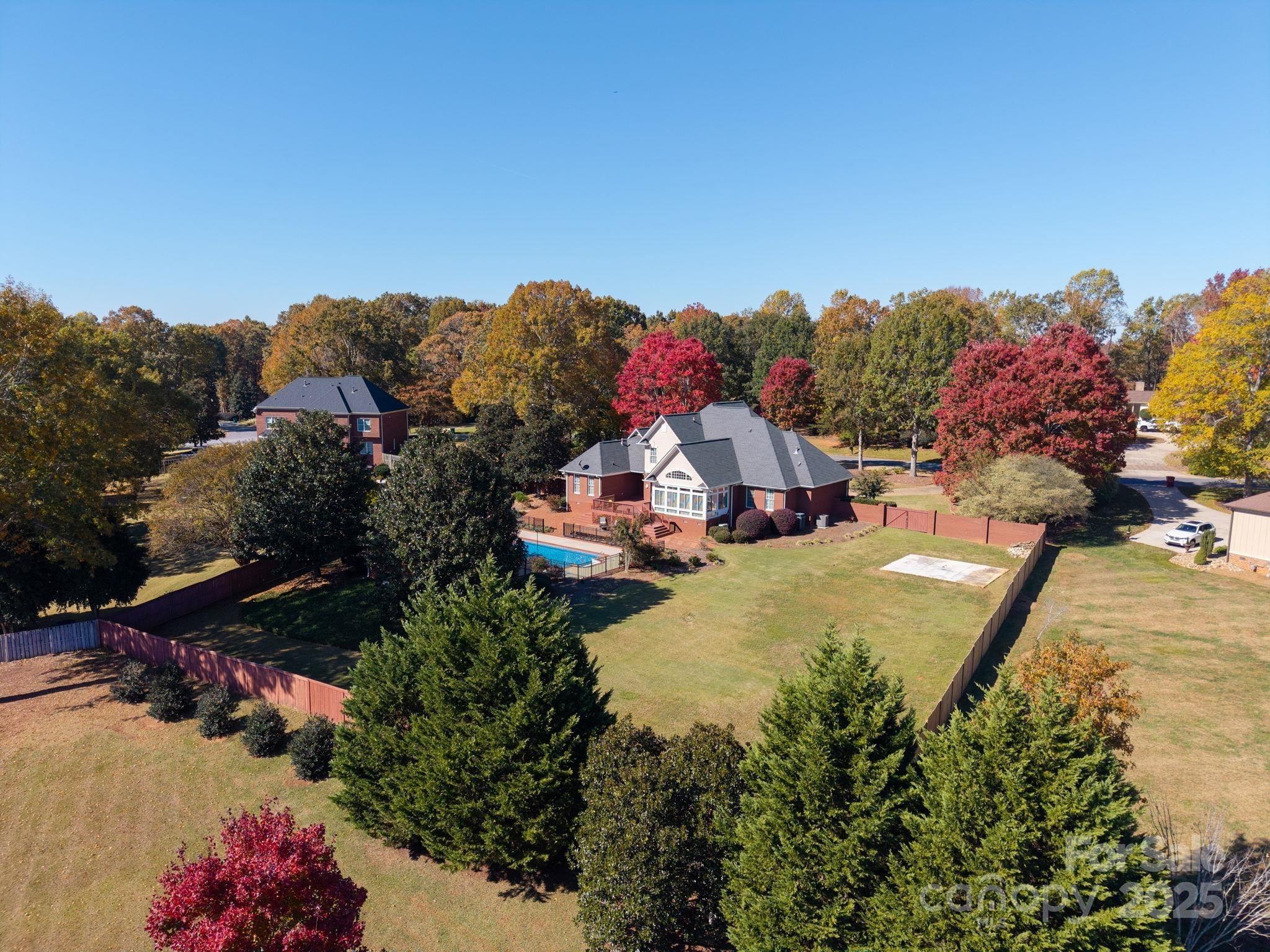 137 Clearcreek Drive