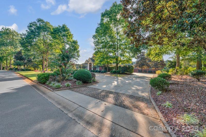 137 Clearcreek Drive