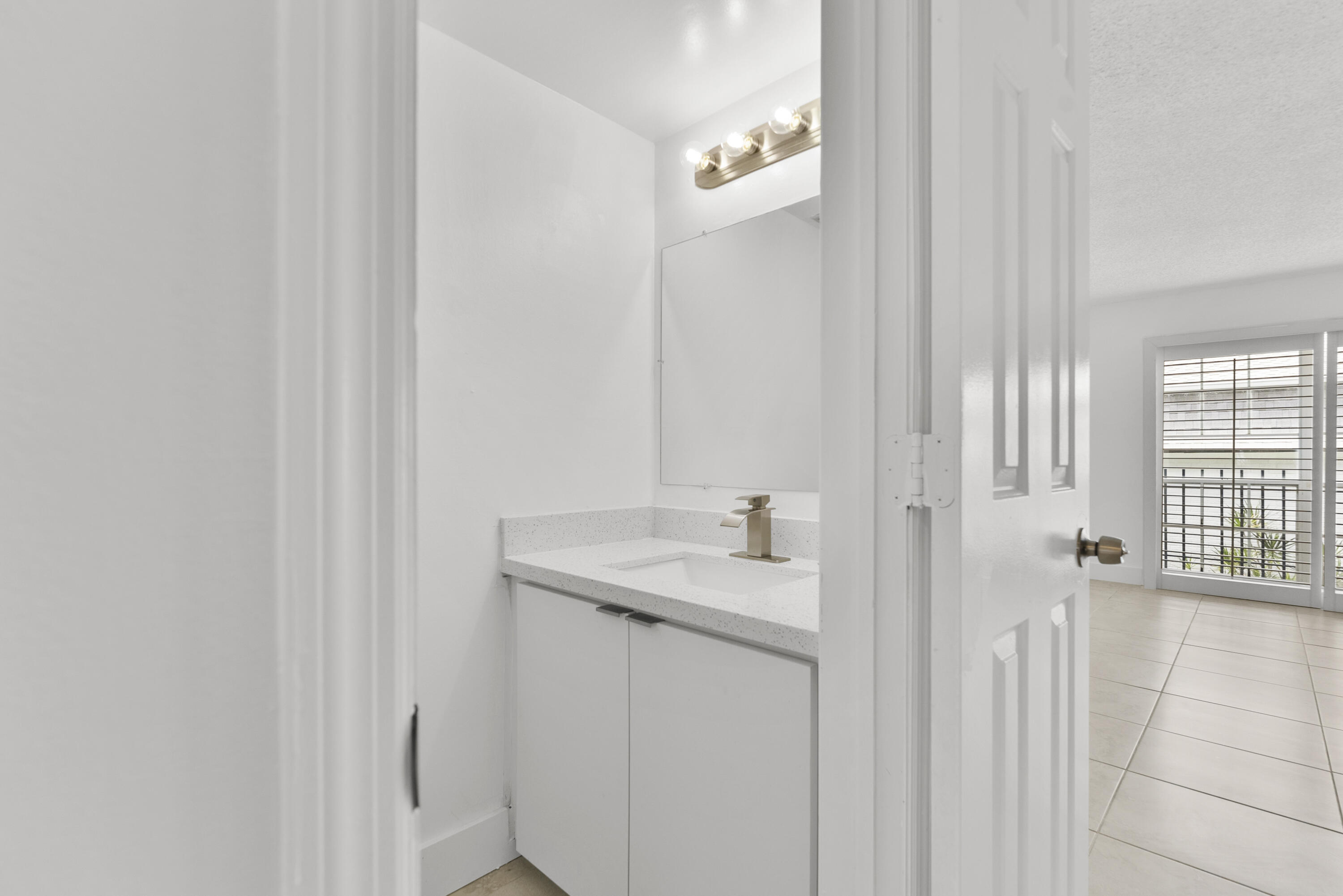 1194 Hillsboro Mile 72