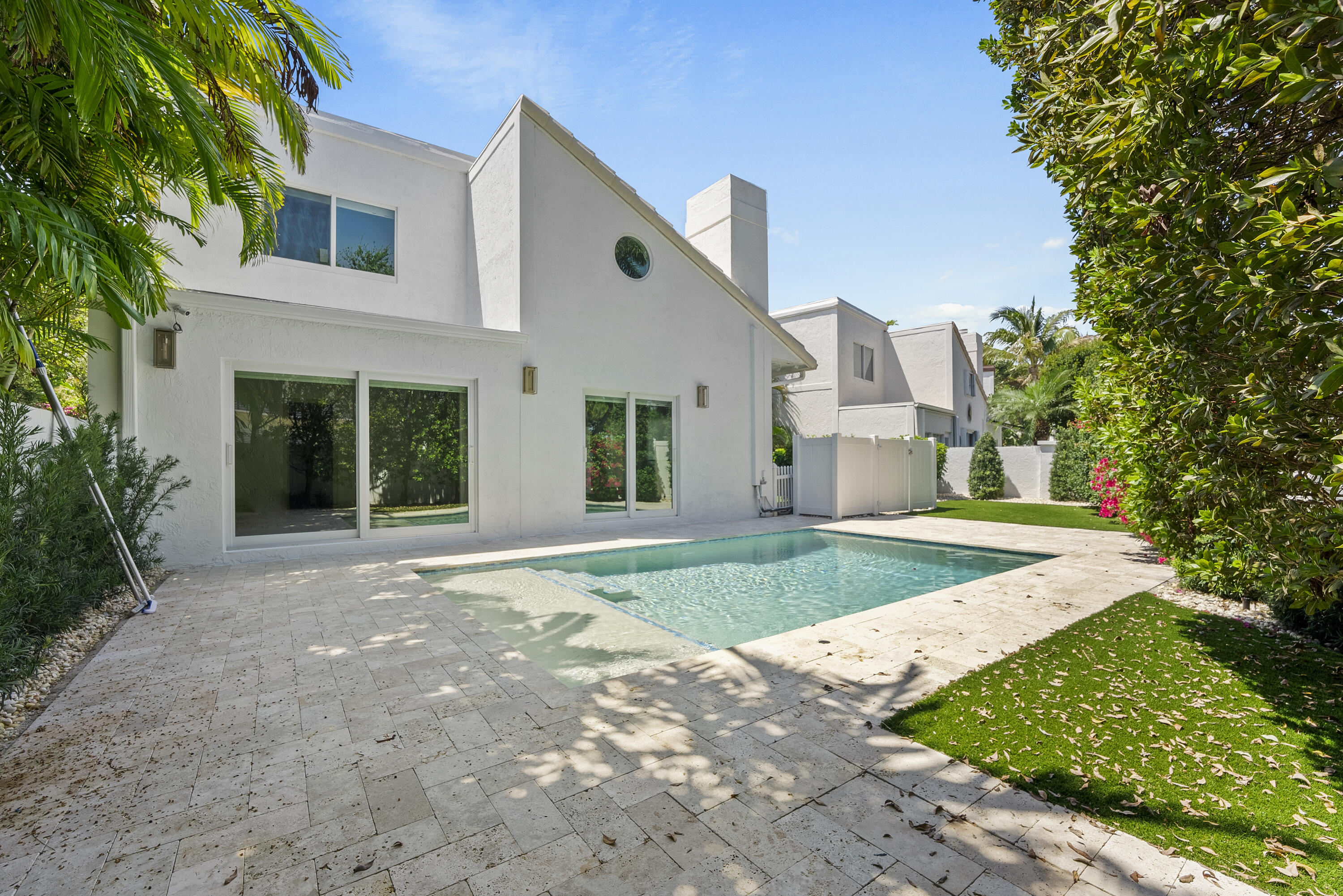 221 Pelican Way
