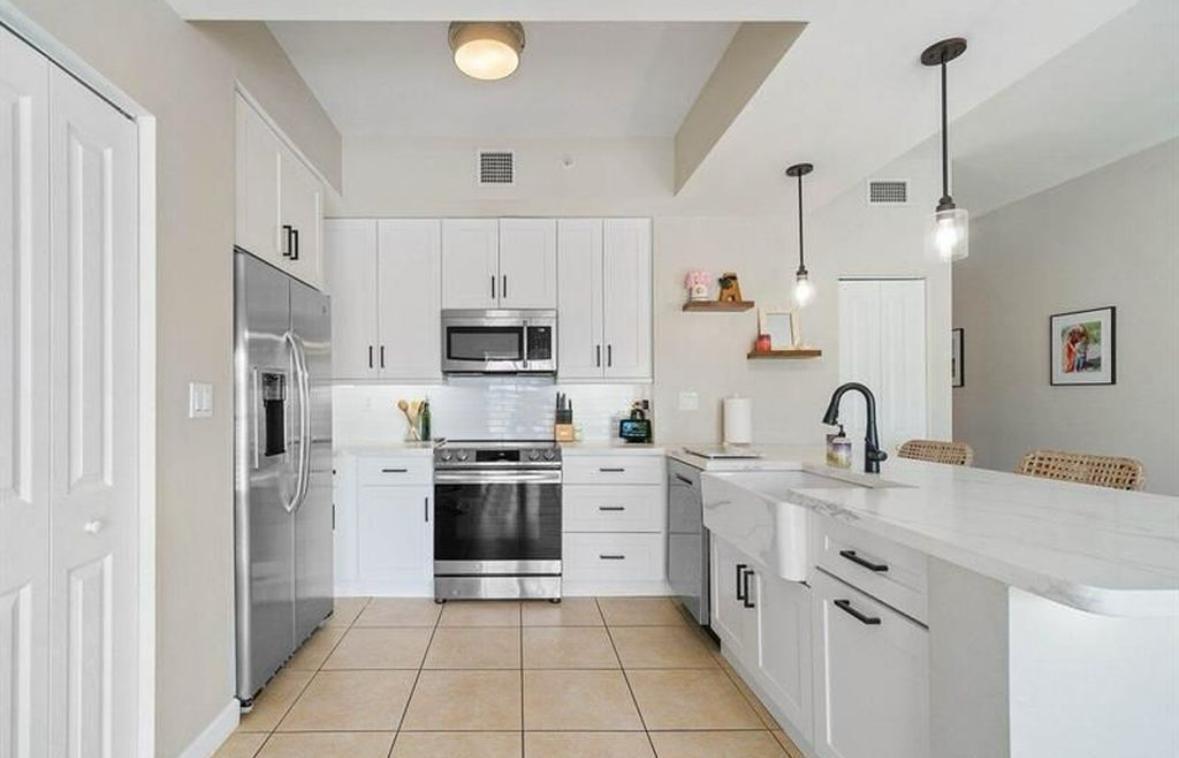 1931 NE 2nd Street 305