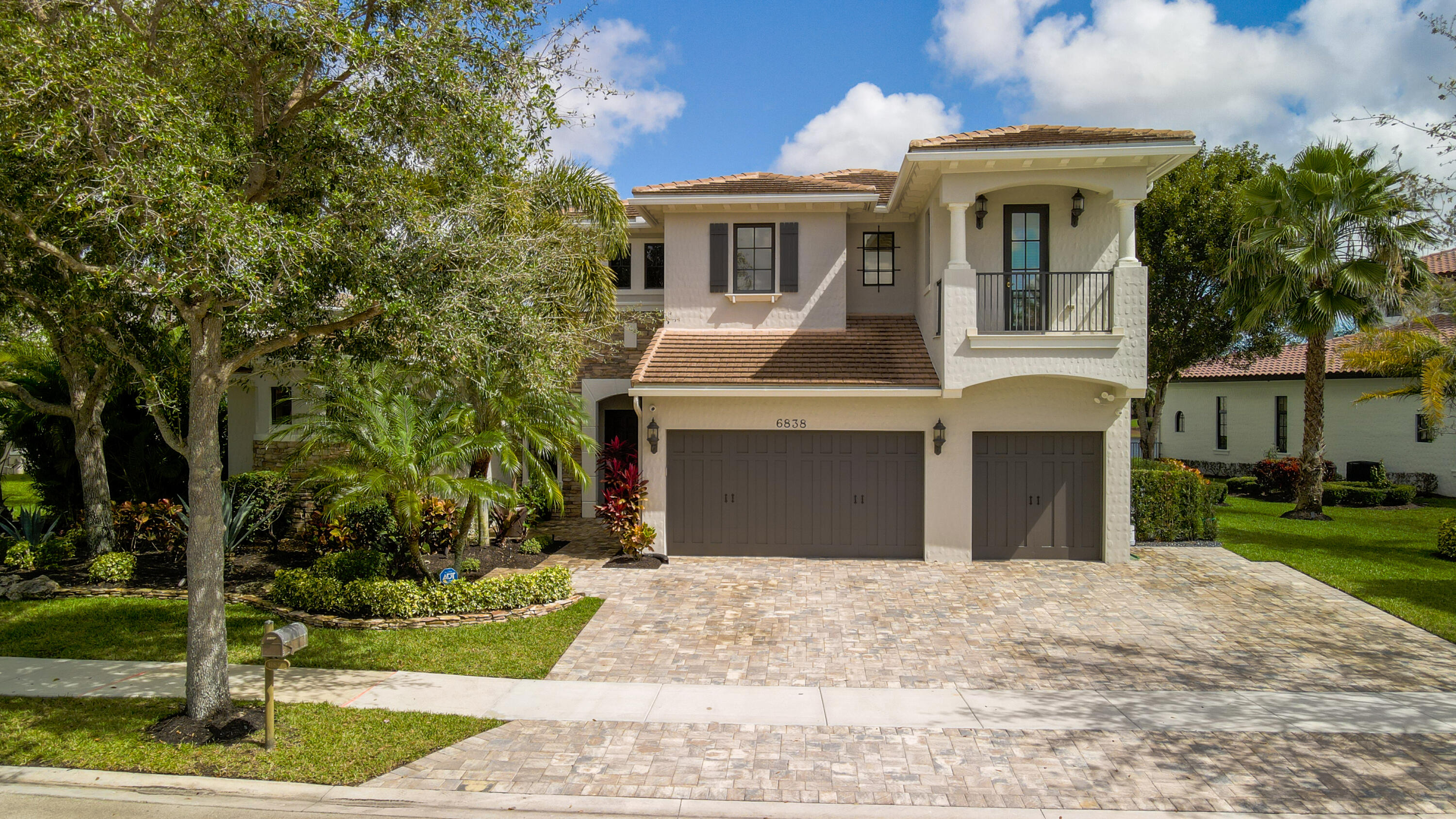 6838 Long Leaf Drive