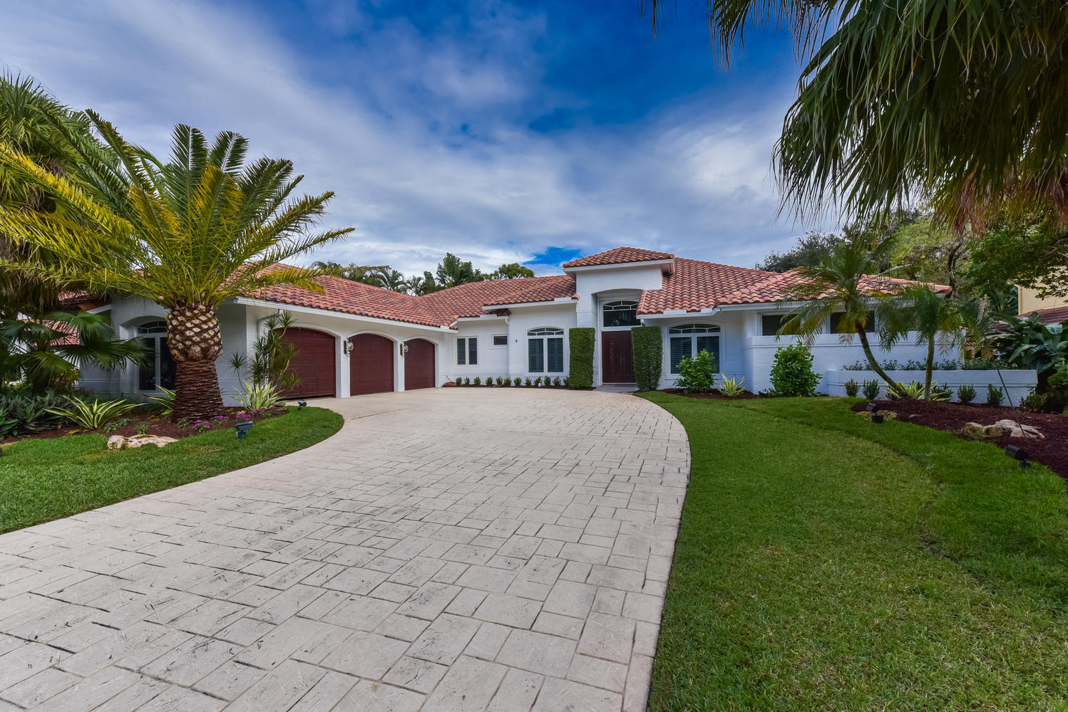 910 Parkside Circle North