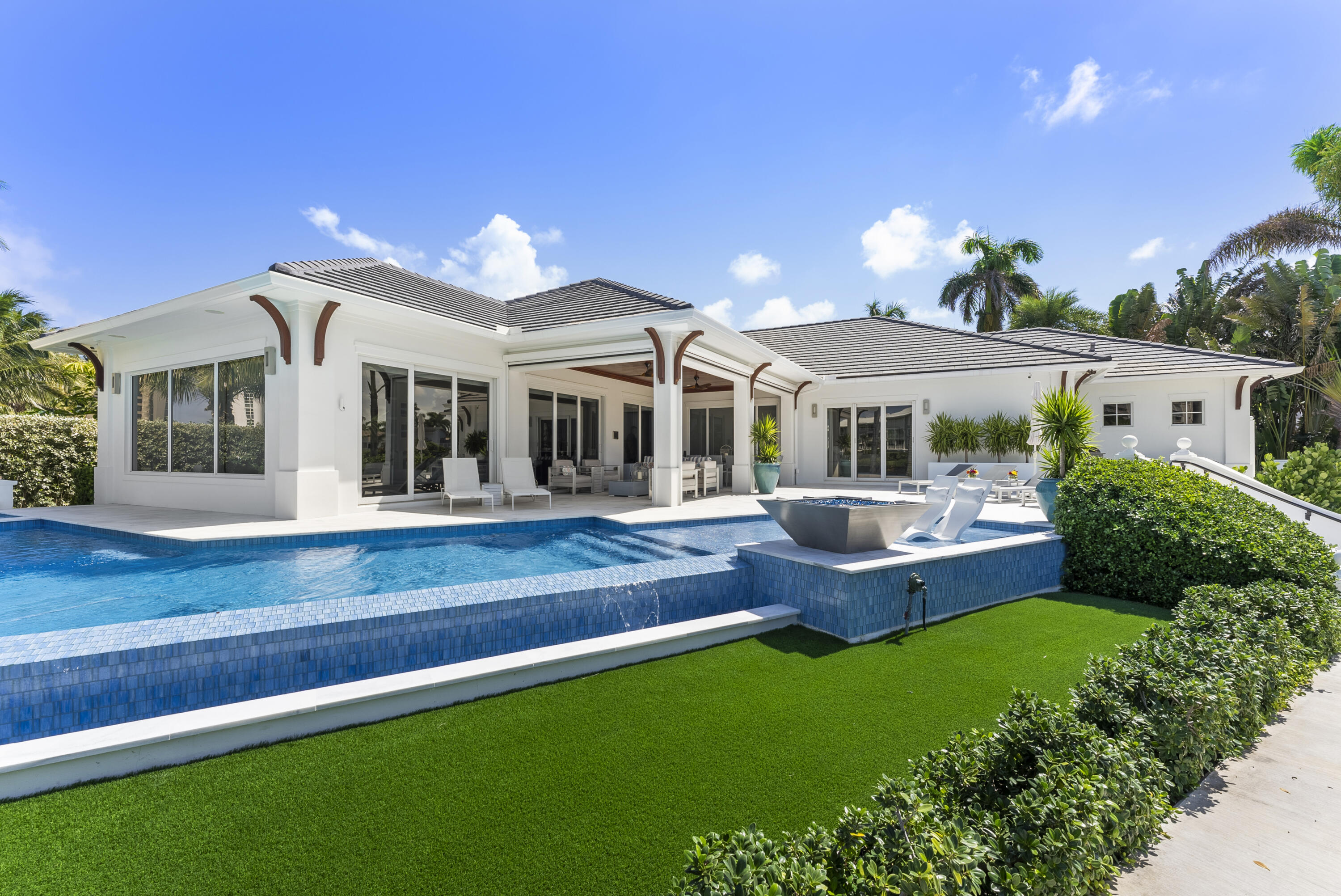 975 Banyan Drive
