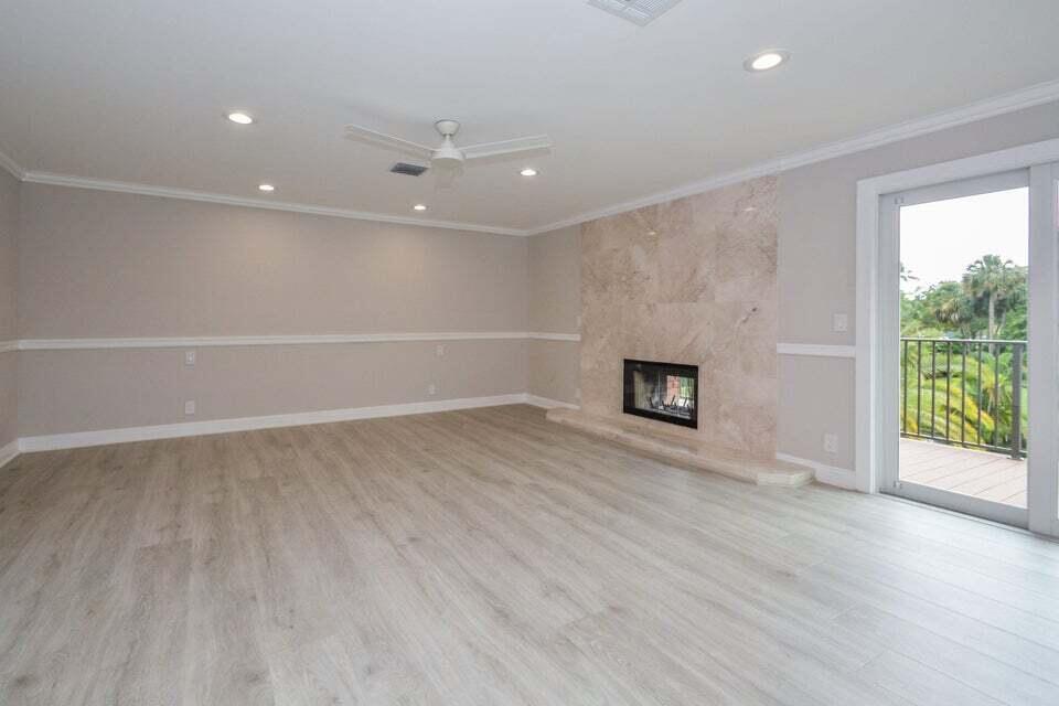 934 SW 21st Way