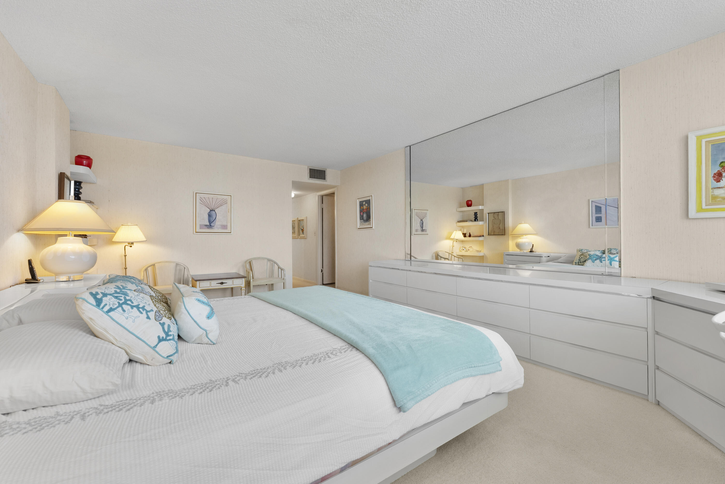 1149 Hillsboro Mile 1008