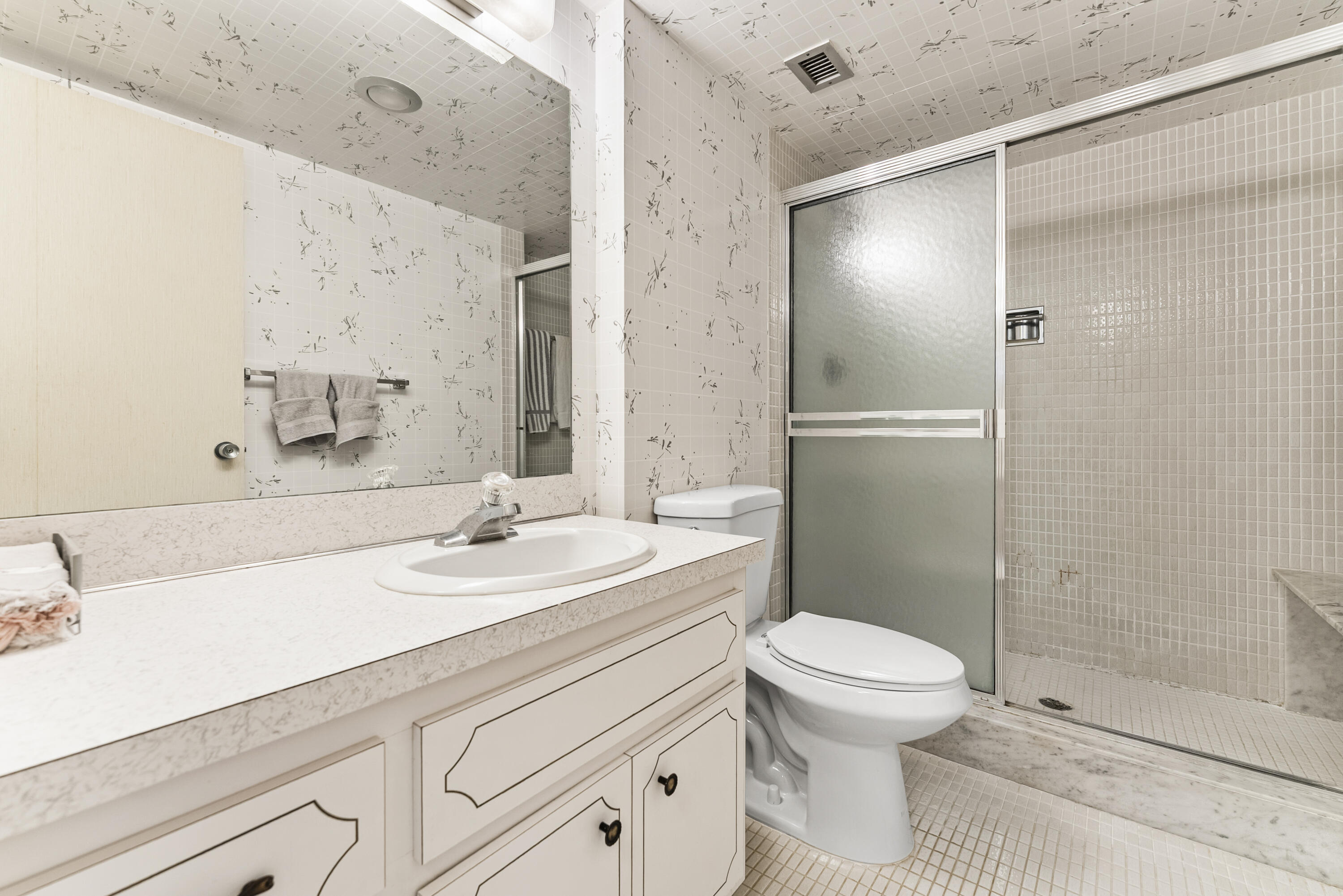 1149 Hillsboro Mile 1008