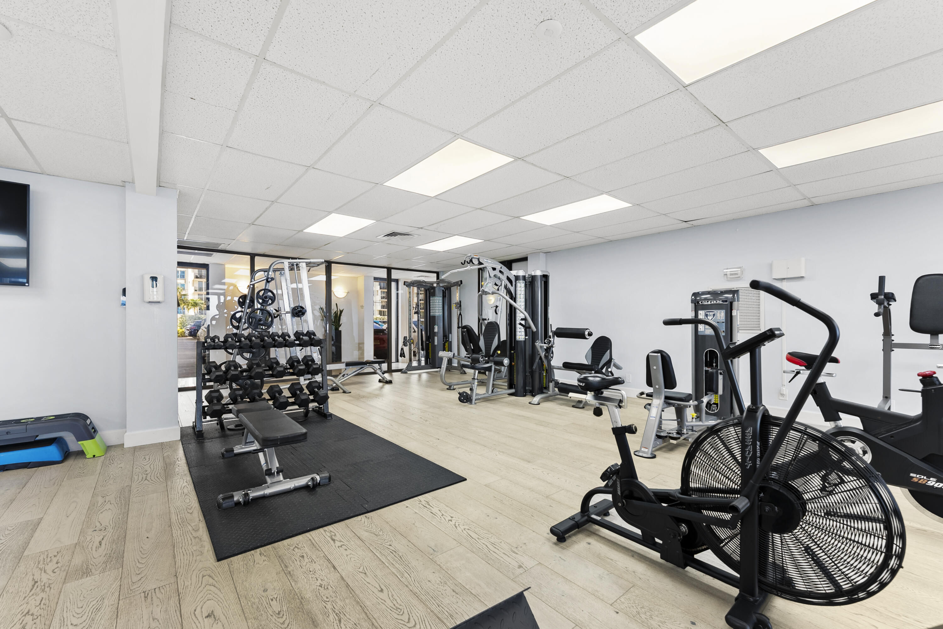 1149 Hillsboro Mile 1008