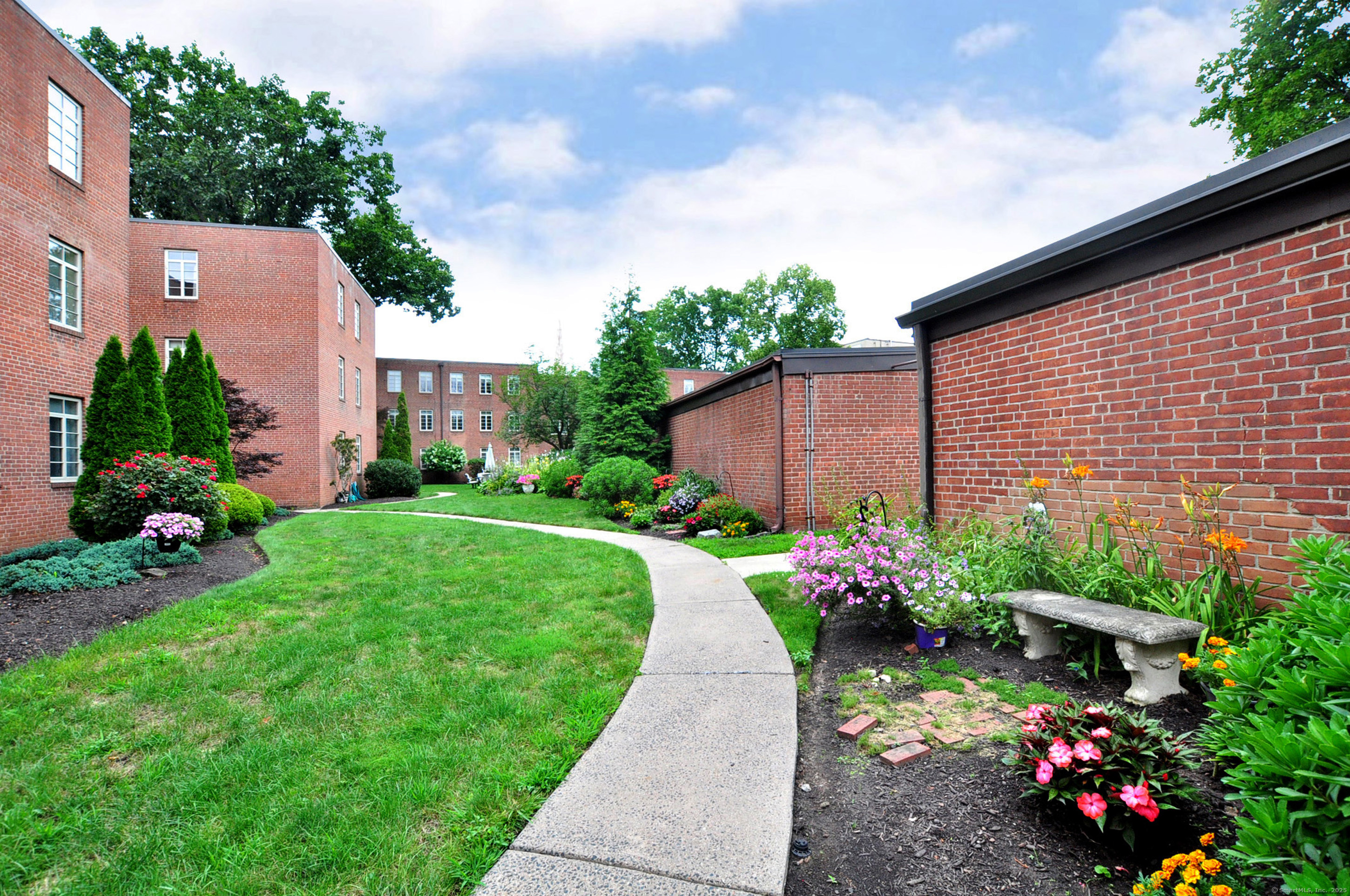 30 Outlook Avenue APT 208