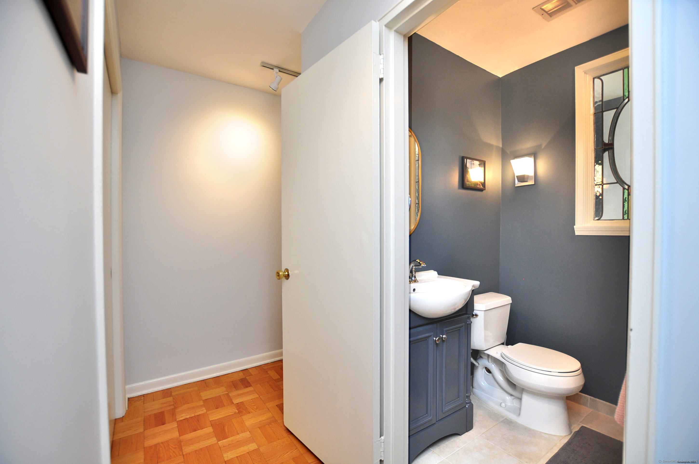 30 Outlook Avenue APT 208
