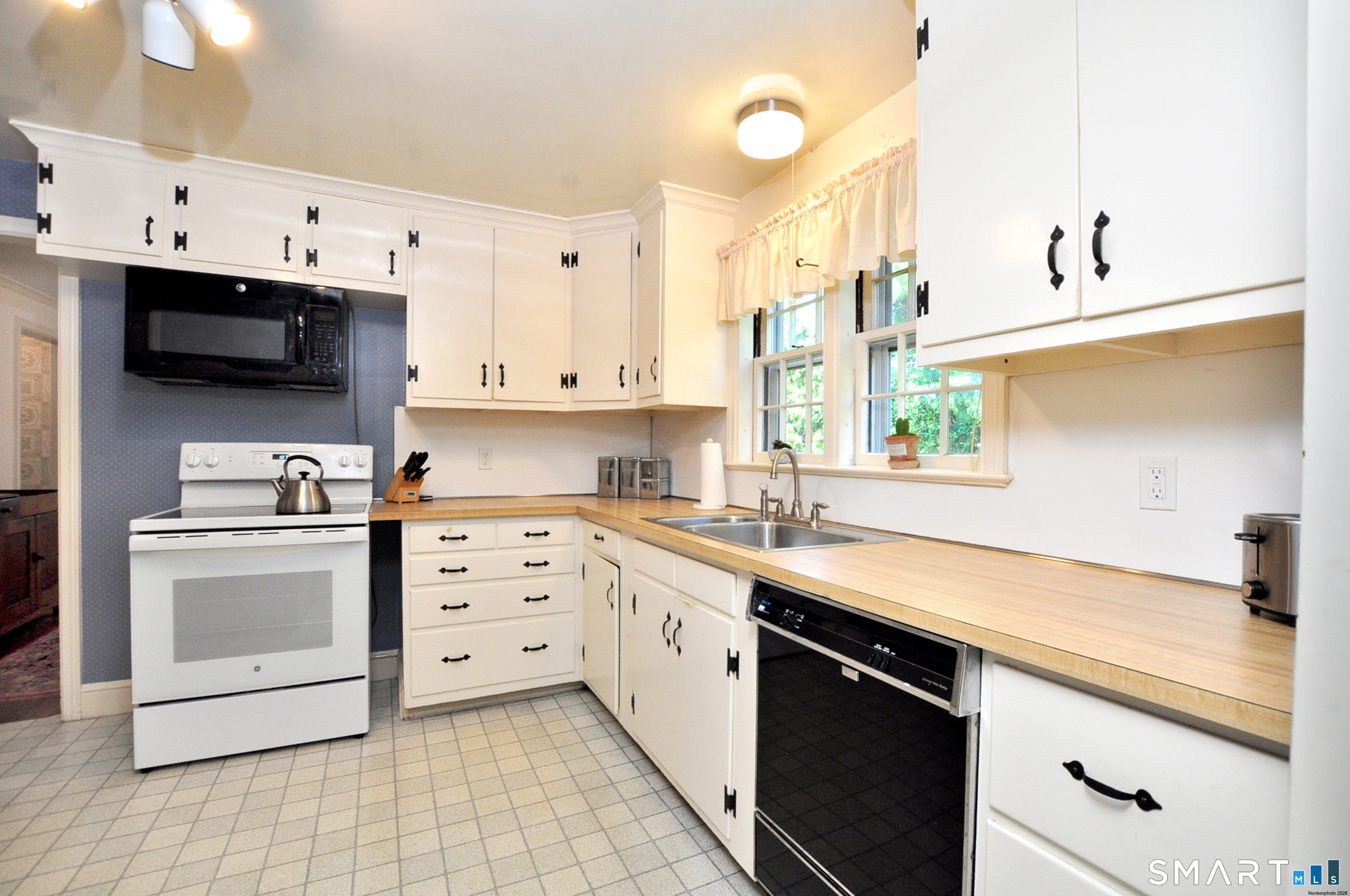 102 Ridgewood Road