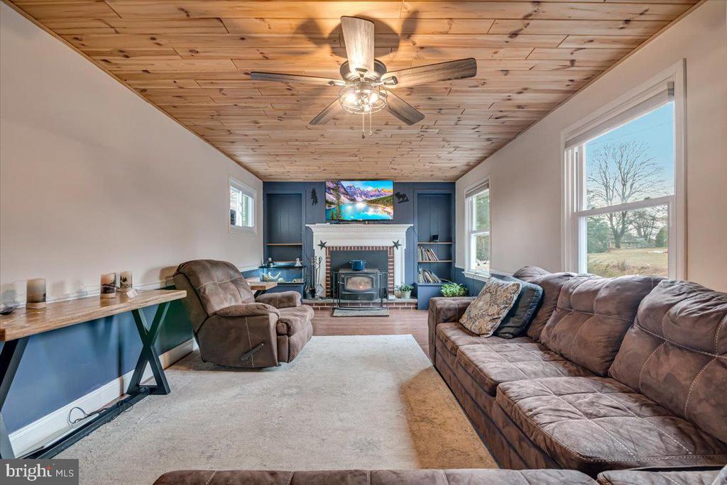 315 W 6TH STREET
