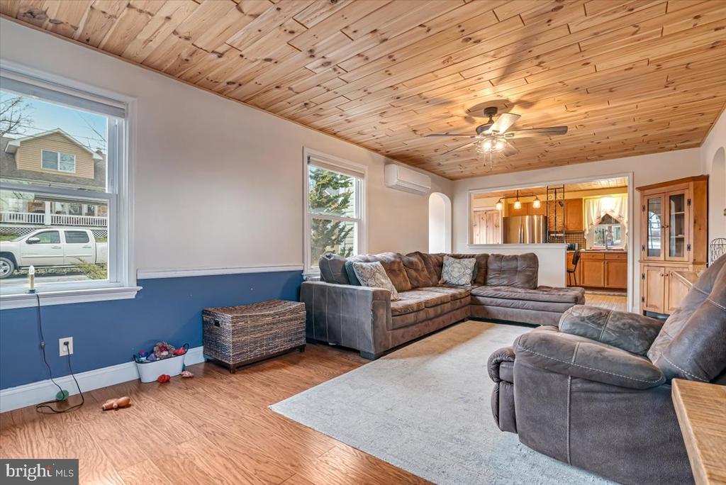 315 W 6TH STREET