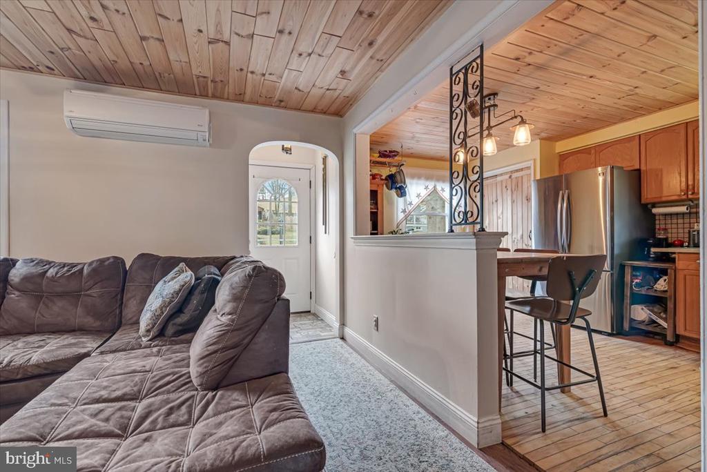 315 W 6TH STREET