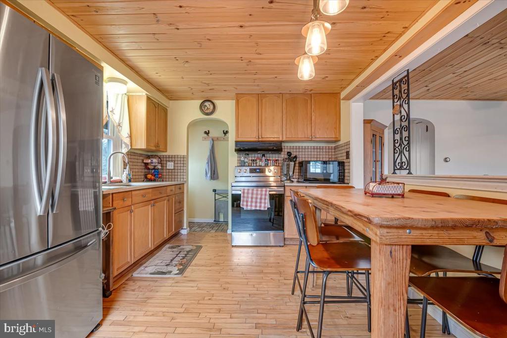 315 W 6TH STREET