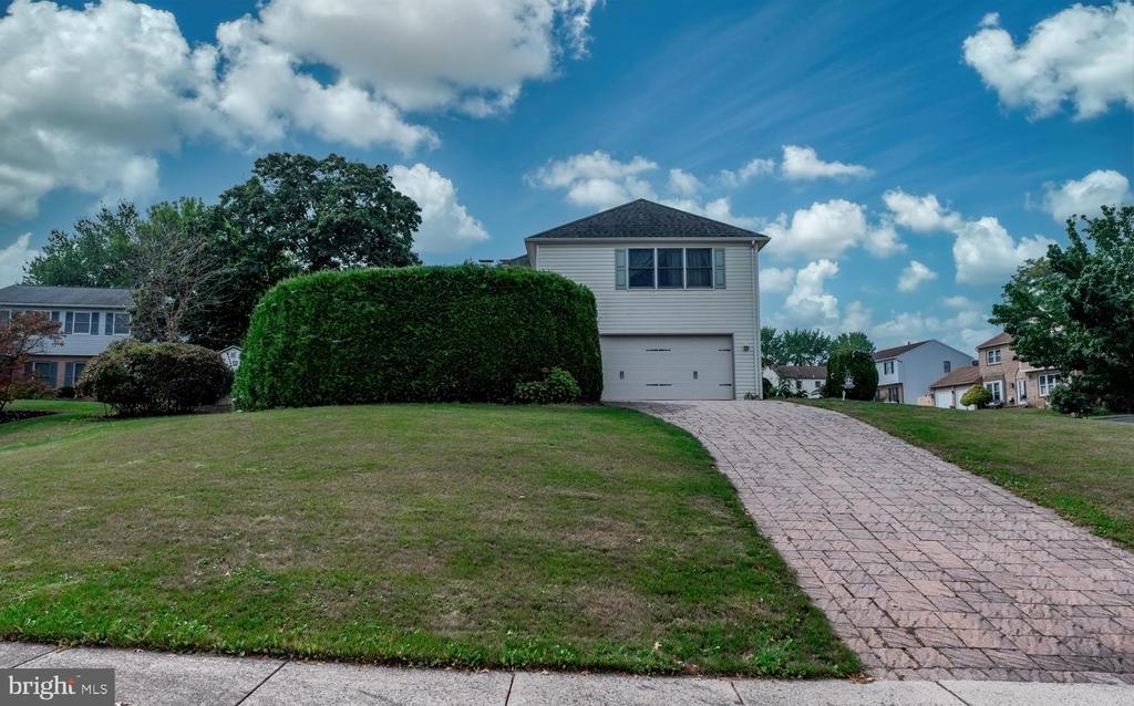 211 CARAVAN DRIVE