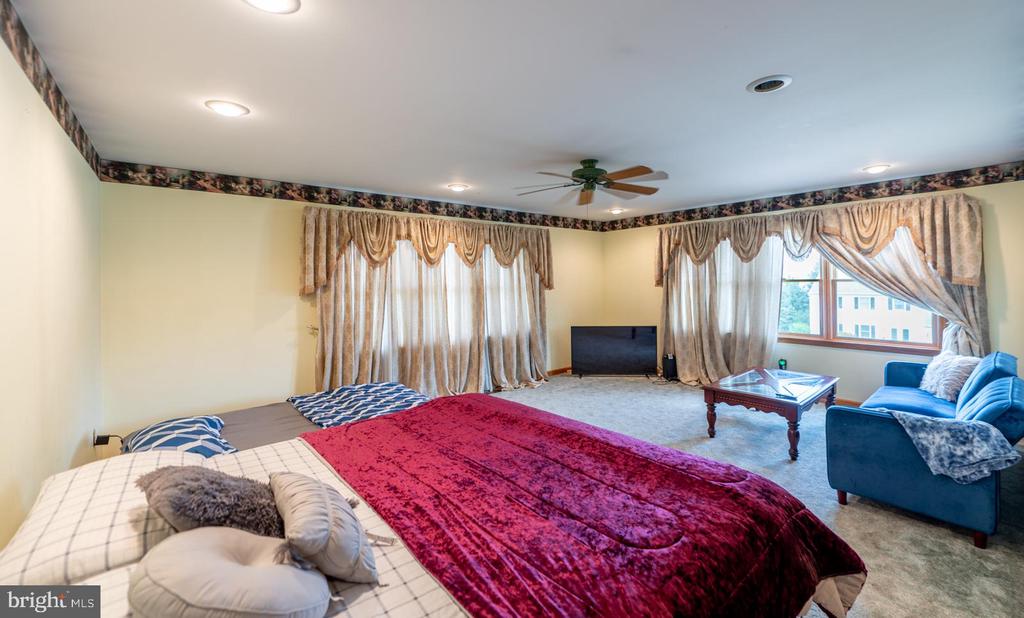 211 CARAVAN DRIVE