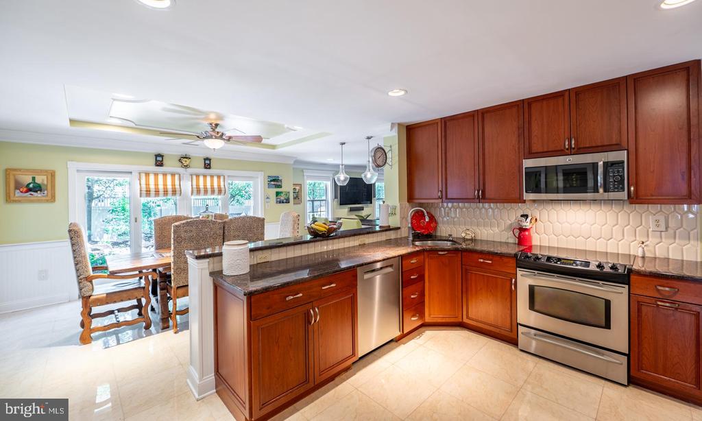 1421 CUSTOM HOUSE SQUARE