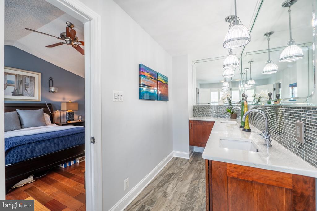 1421 CUSTOM HOUSE SQUARE