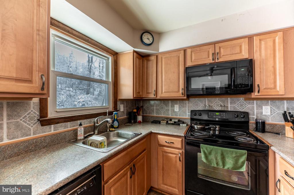 948 QUARRY ROAD