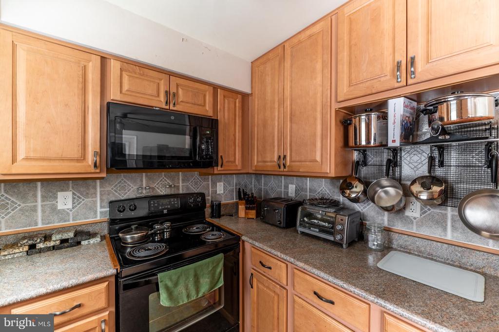 948 QUARRY ROAD