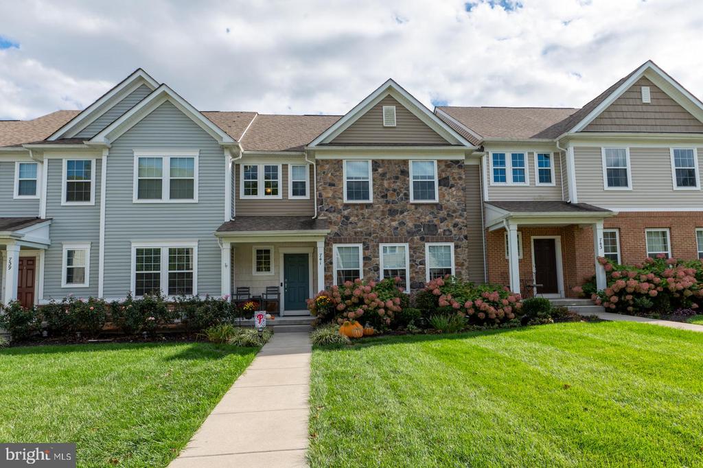 741 SUN VALLEY COURT