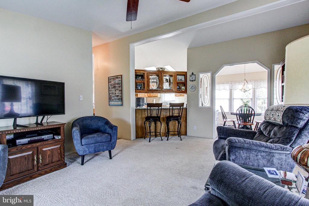 21 LONGWOOD COURT E