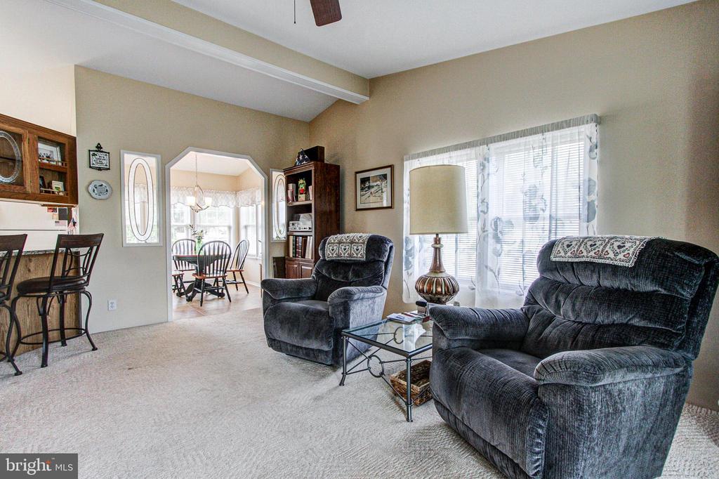 21 LONGWOOD COURT E