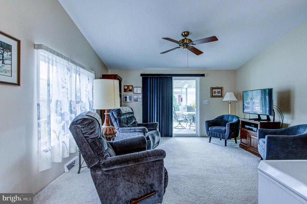 21 LONGWOOD COURT E