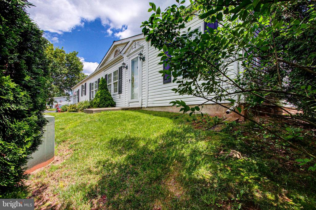 21 LONGWOOD COURT E